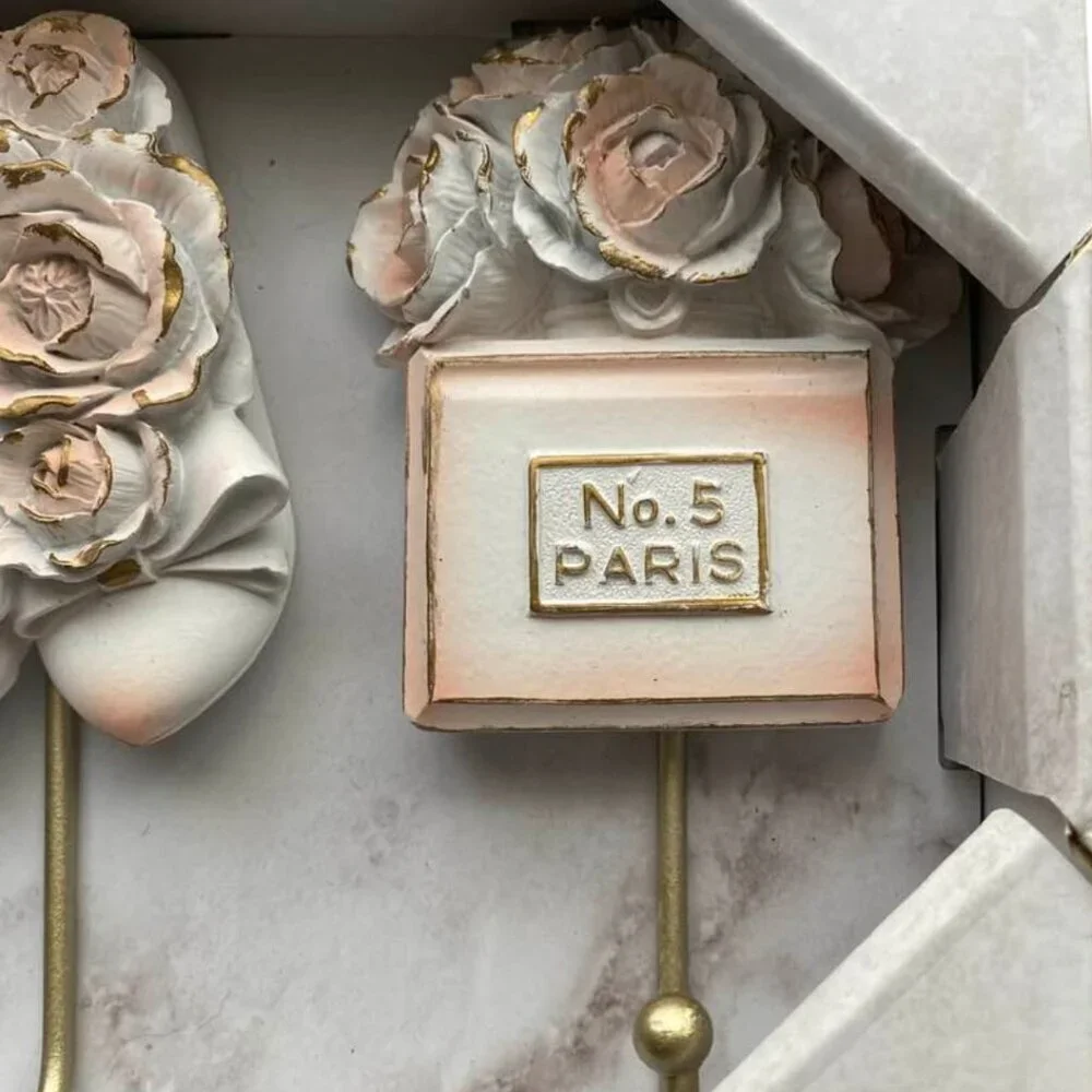 New Premier Home Imports Shabby Chic Style Resin Fashion Flower Wall Hooks Set